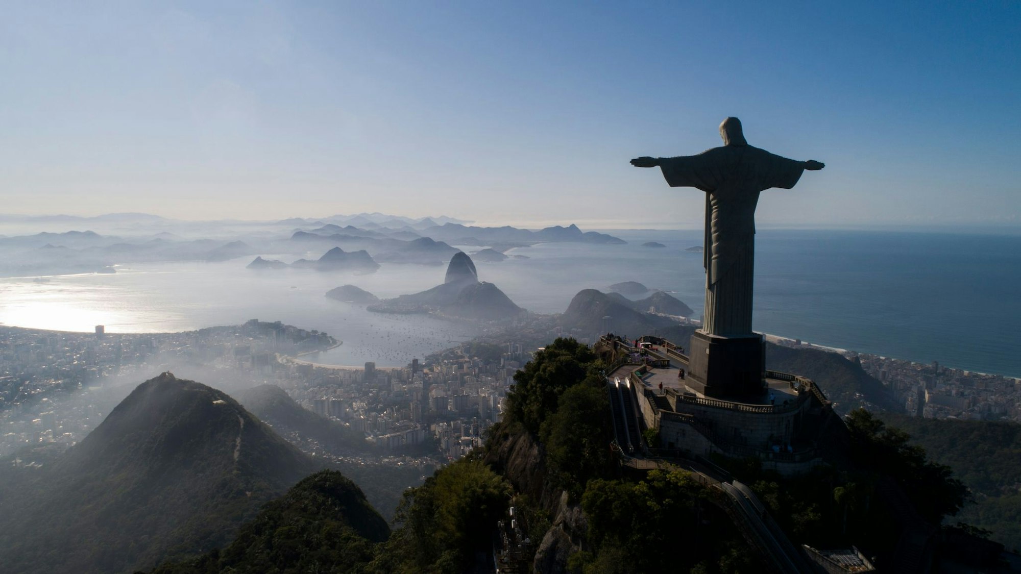 Luftaufnahme der Christus-Statue in Rio de Janeiro