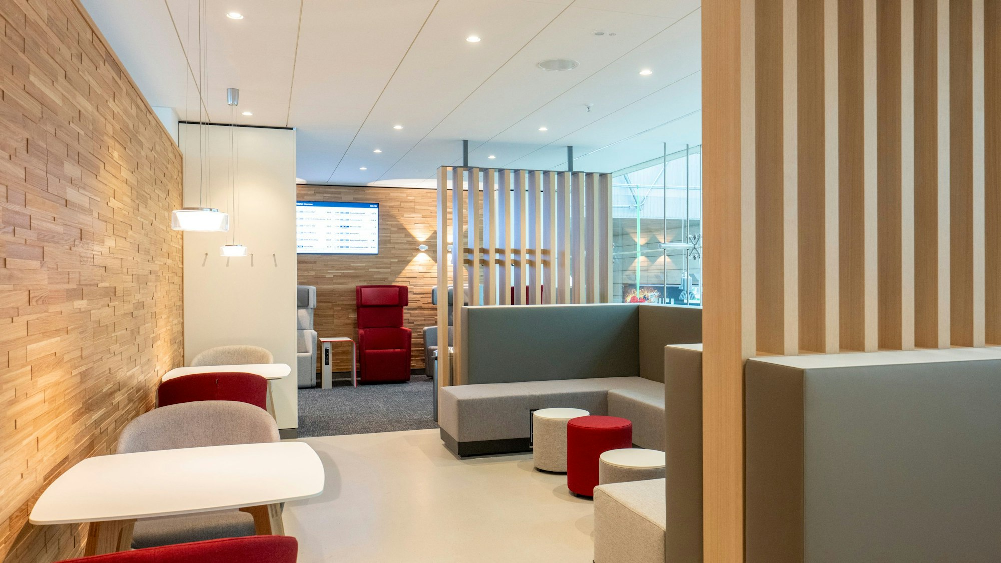 Blick in die neue Lounge der Deutschen Bahn am Kölner Hauptbahnhof