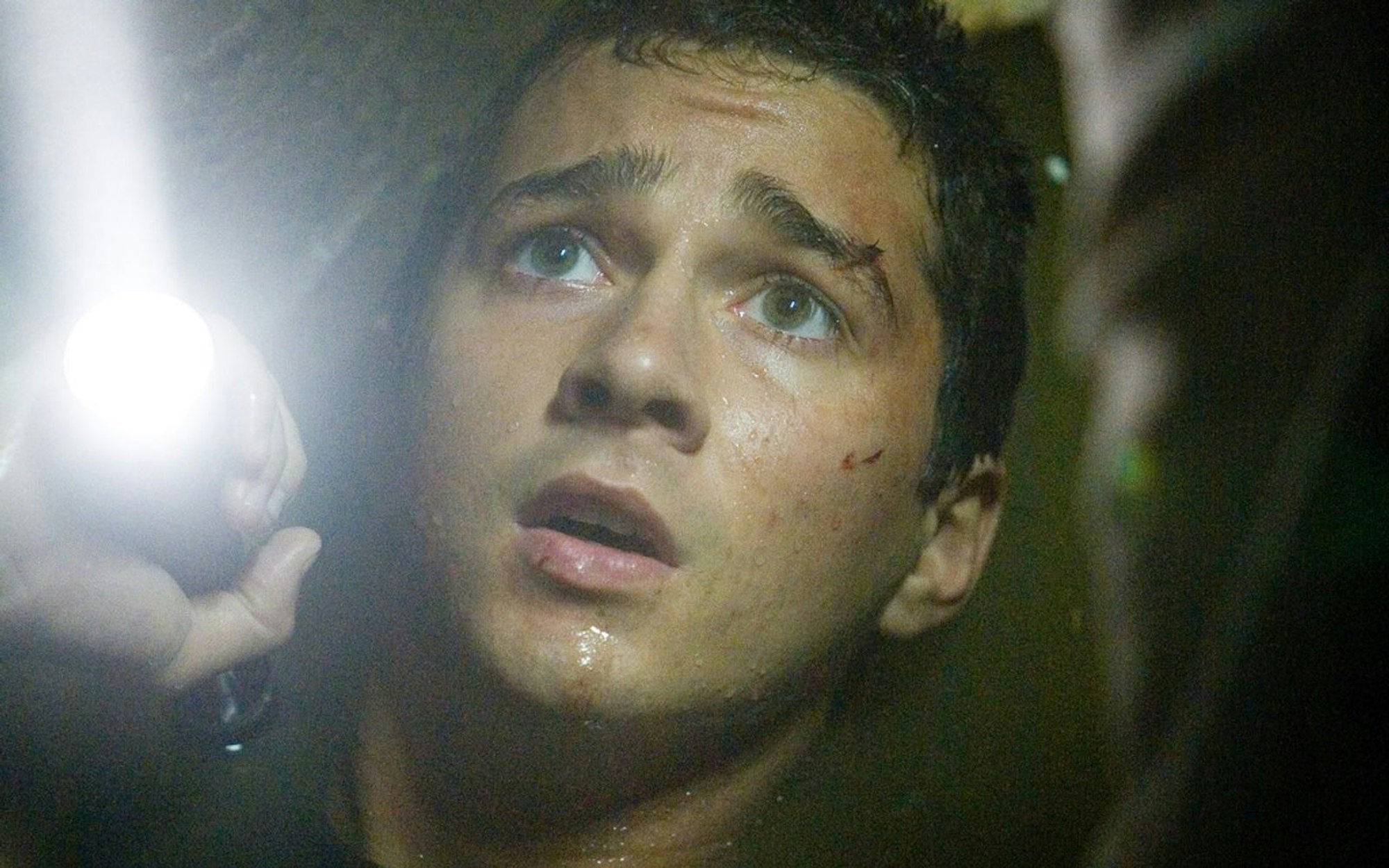 „Disturbia“ mit Shia LaBeouf ist ein spannender Thriller, der von dem Hitchcock-Klassiker „Das Fenster zum Hof“ inspiriert ist. (Bild: 2008 Dreamworks LLC. And Cold Springs Pictures. All Rights Reserved. / Suzanne Tenner)