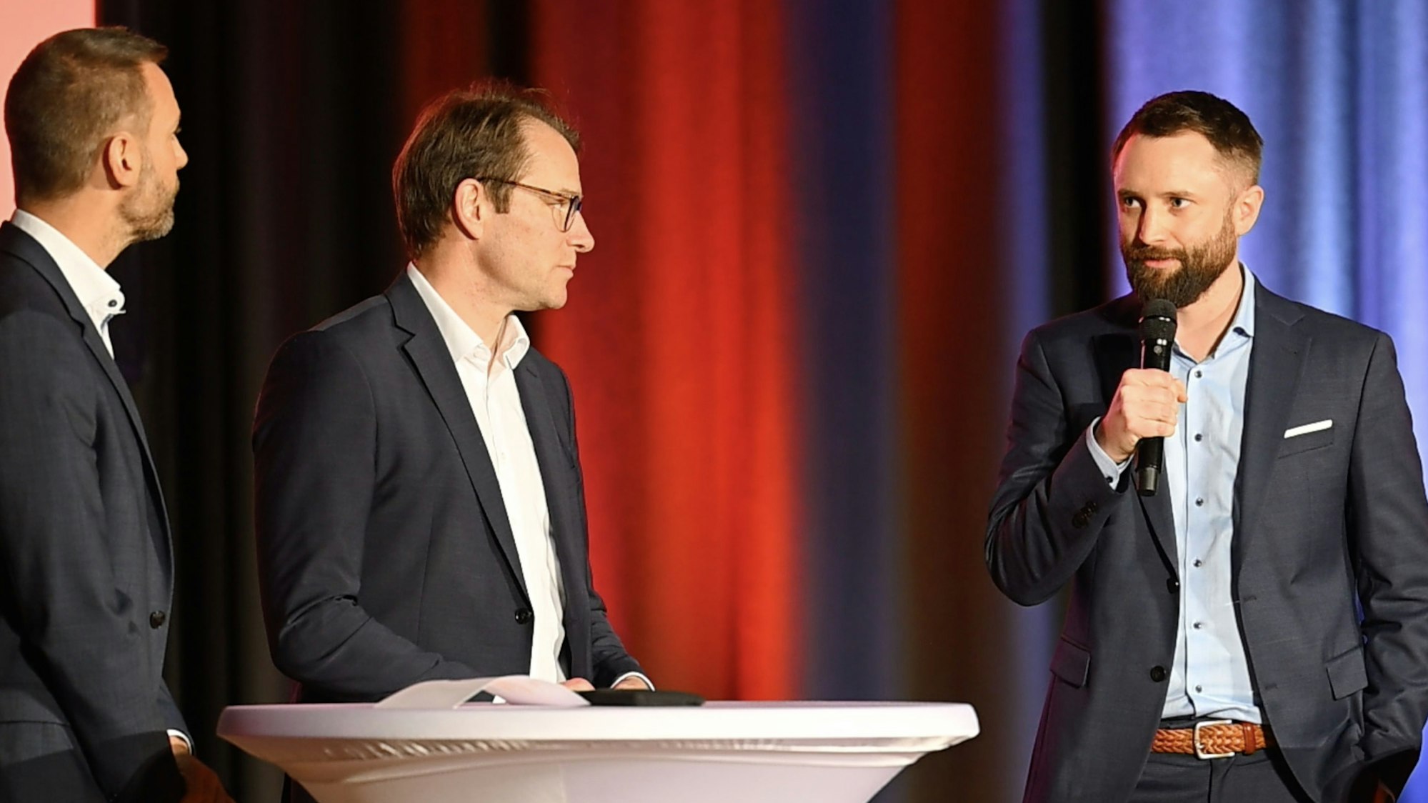 Interviewszene auf einer Bühne