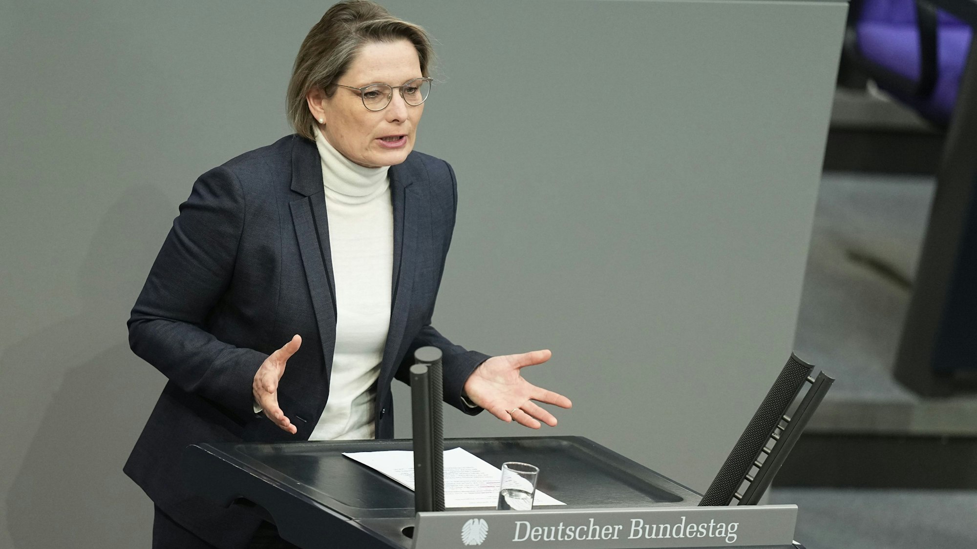 Stefanie Hubig (SPD), Bundesministerin der Justiz und für Verbraucherschutz, spricht im Bundestag. (Archivbild)