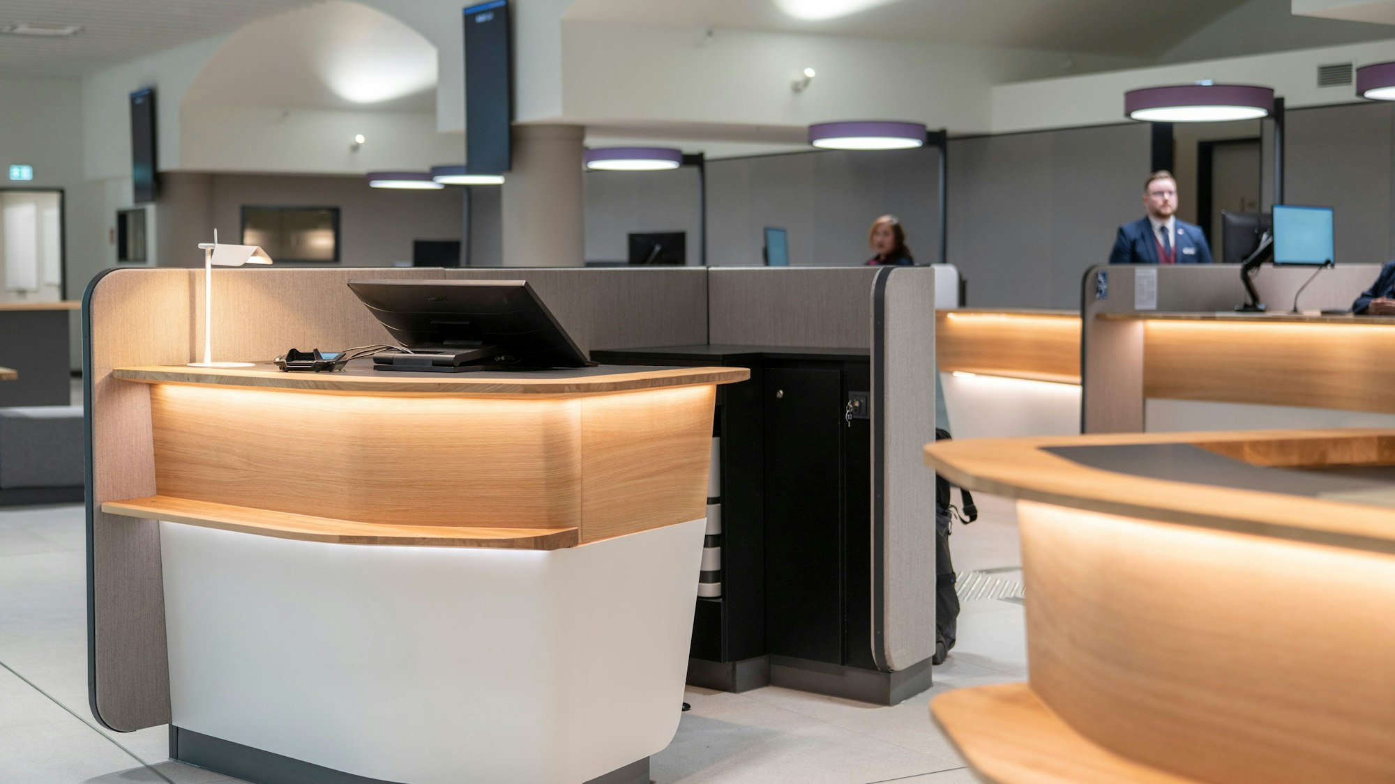 Die Deutsche Bahn eröffnet am Kölner Hauptbahnhof ein neues Reisezentrum.