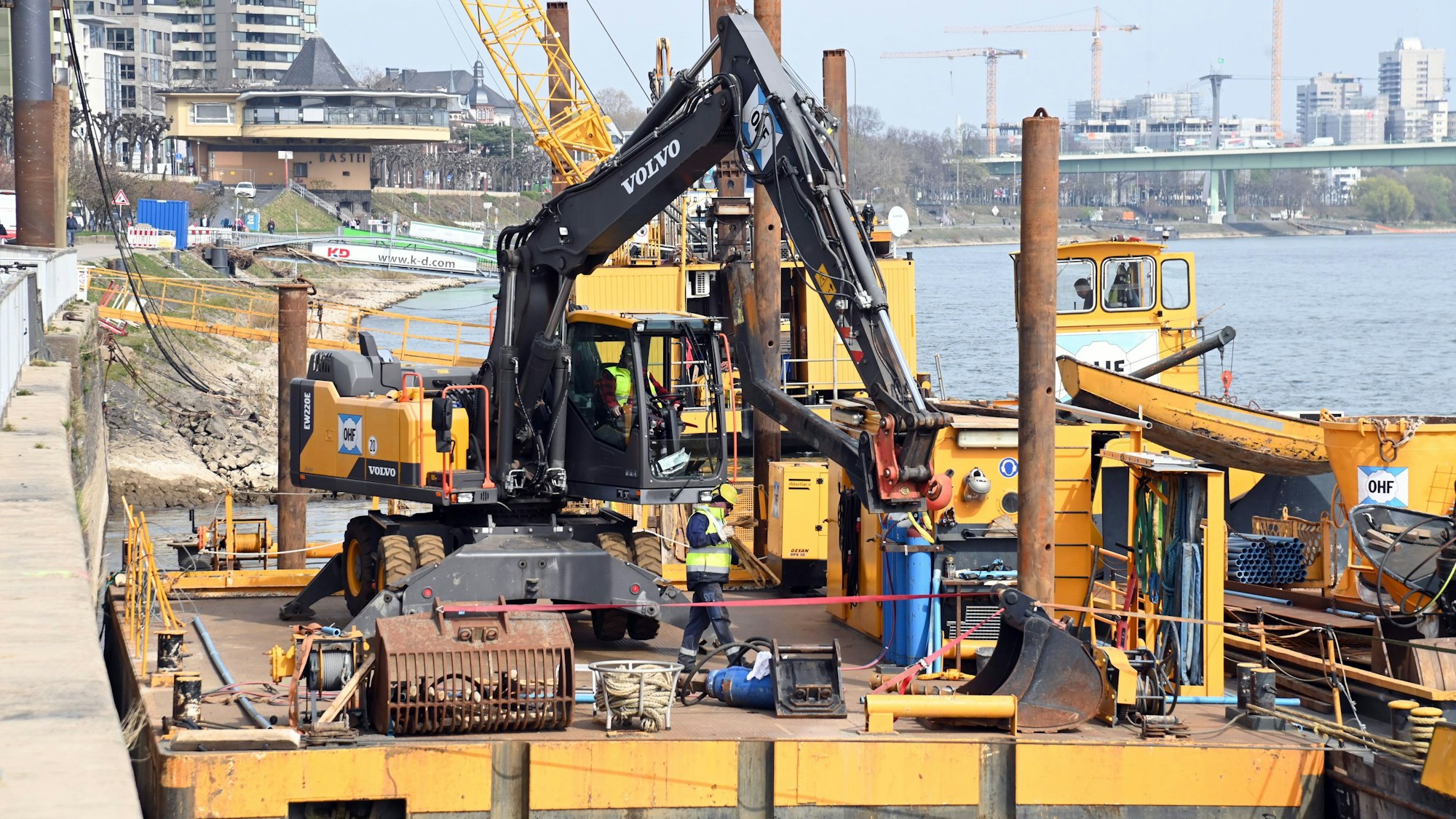 Die Rhein River Company erweitert ihre Landebrücke am Konrad-Adenauer-Ufer in Höhe der Bastei. Dort können ab Mai zwei größere Schiffe zeitgleich liegen.