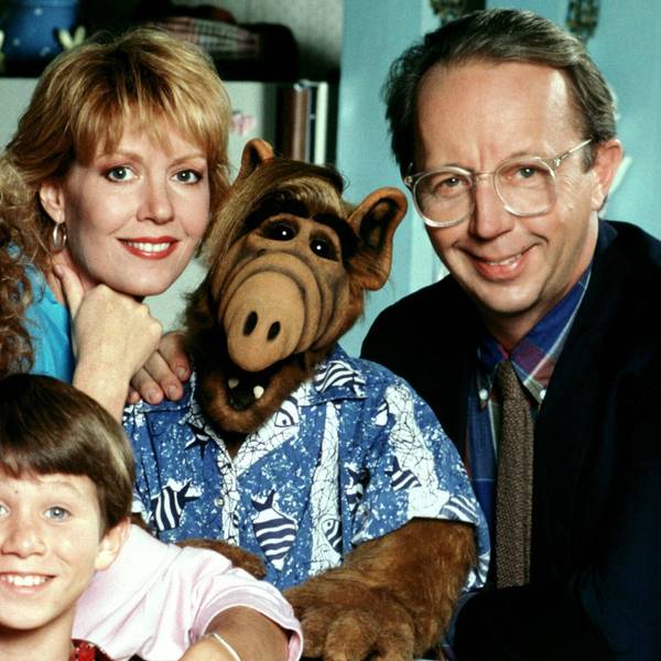 Benji Gregory, Andrea Elson, Alf, Anne Schedeen und Max Wright posieren.