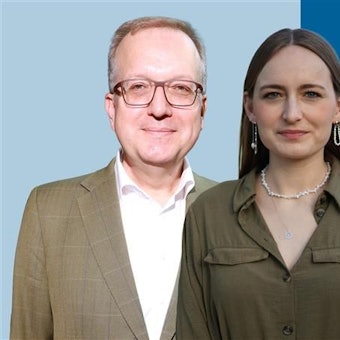 Markus Ogorek (l.), Kay Voges (r.) und Lena Heising diskutieren über Gefahren für die Demokratie.