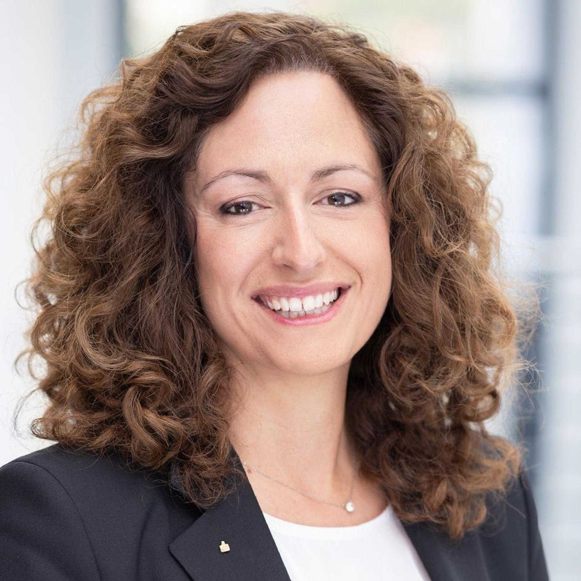 Cathrin Dauven, Vorstand Sparkasse Köln-Bonn, ist im Porträt zu sehen.