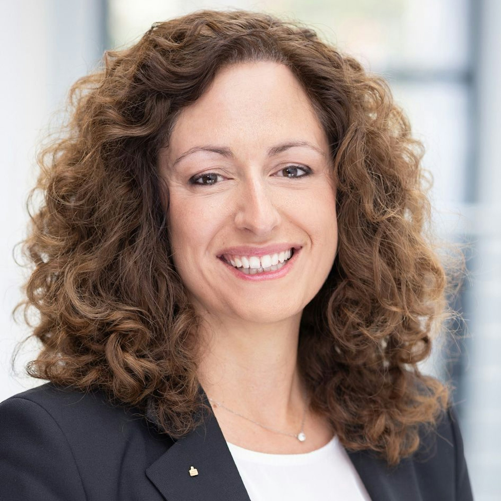 Cathrin Dauven, Vorstand Sparkasse Köln-Bonn, ist im Porträt zu sehen.