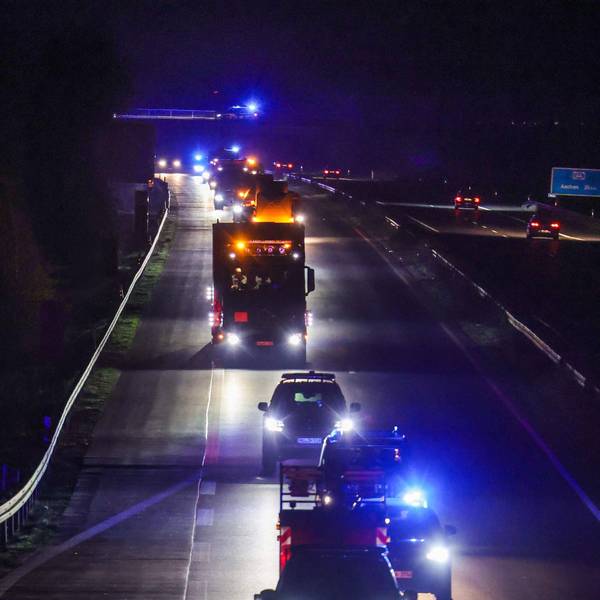 Ein Castor-Transport rollt von Jülich nach Ahaus.