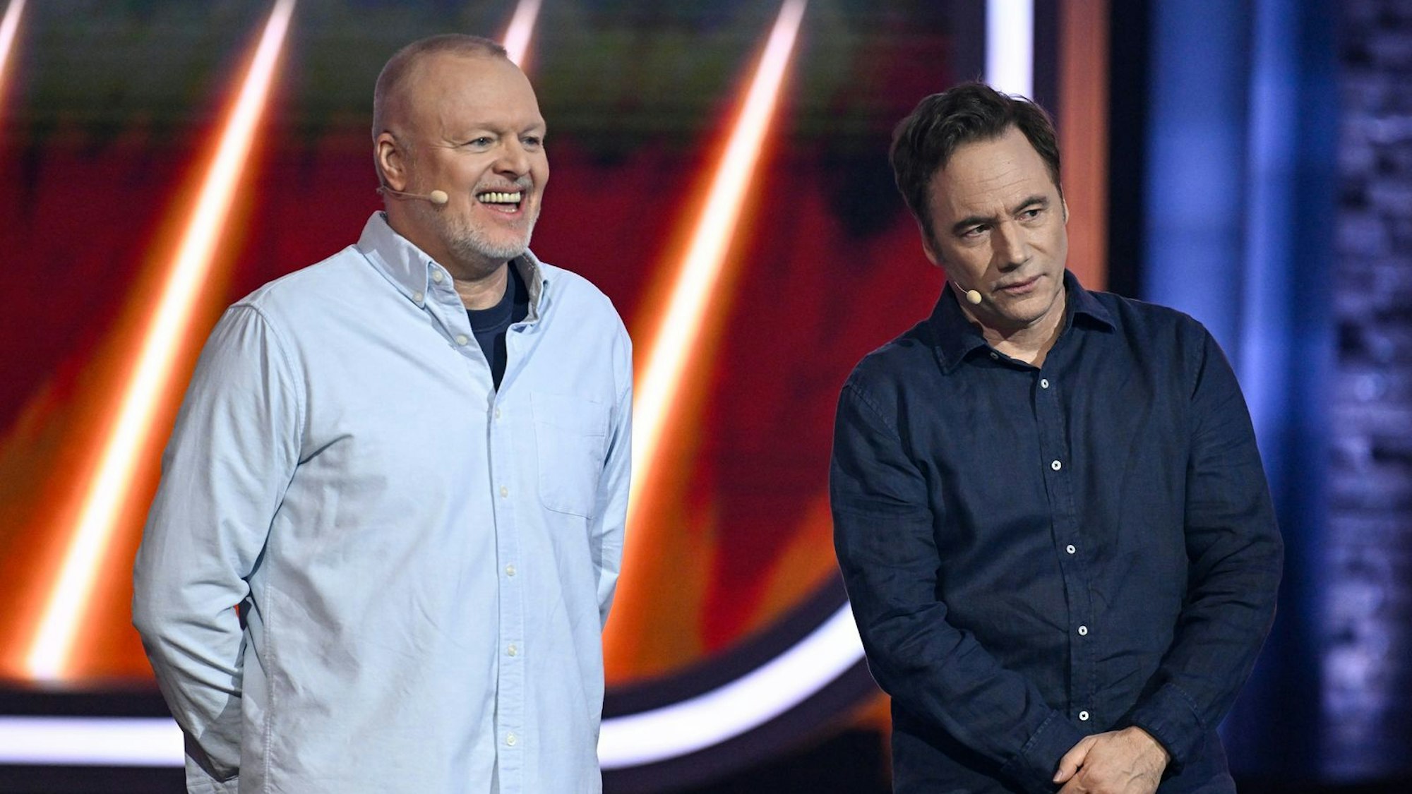 In der Show „Stefan & Bully gegen irgendson Schnulli“ (alle bisherigen Folgen sind abrufbar bei RTL+) sind Stefan Raab (links) und Michael „Bully“ Herbig regelmäßig gemeinsam zu sehen. (Bild: RTL / Raab ENTERTAINMENT / Markus Hertrich )