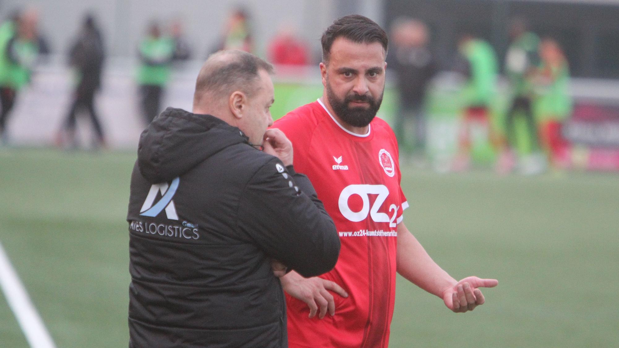 Fatih Tuysuz (rechts) wird beim 1. FC Niederkassel Nachfolger von Trainer Bülent Basar.