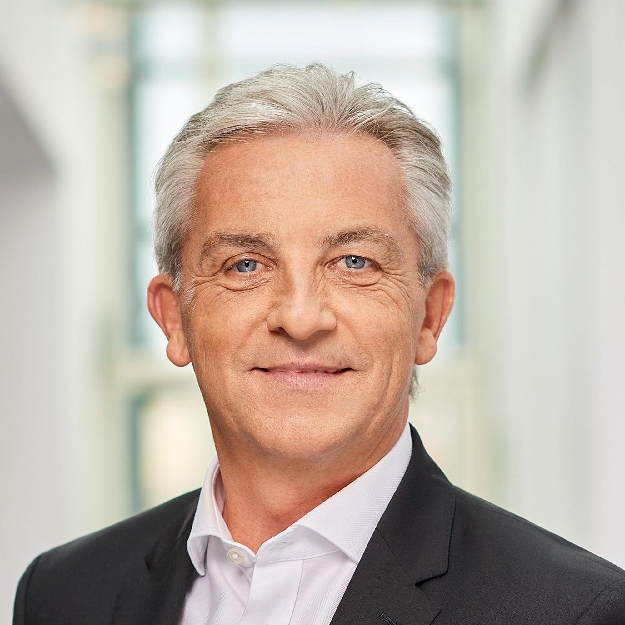 Rainer Virnich, Vorstand Sparkasse Köln-Bonn, ist im Porträt zu sehen.