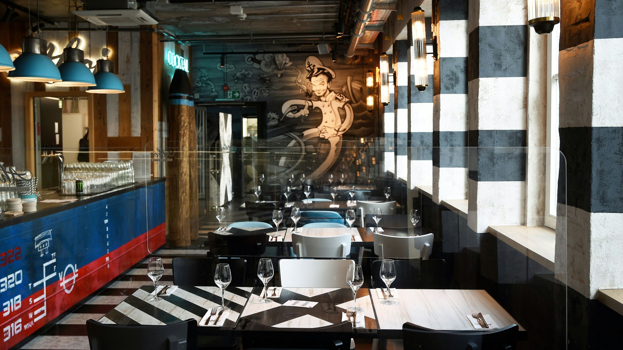 13.09.2021, Köln: Henns Gastrokritik über Steffen Hensslers Ahoi im Motorworld Köln.
Foto: Csaba Peter Rakoczy