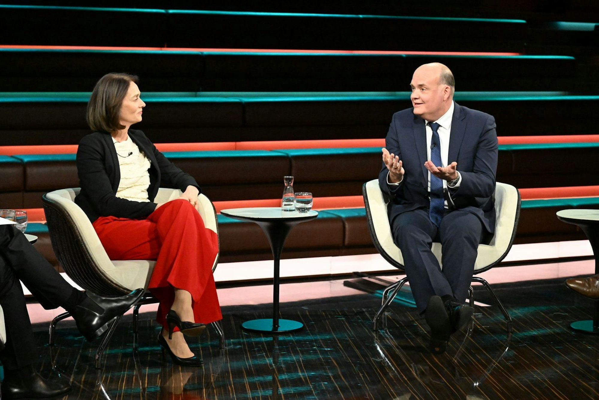 Journalist Robin Alexander forderte von Barley einen konkreten Plan. Ihre Reaktion: „Was erwarten Sie von mir?“ (Bild: ZDF / Markus Hertrich)