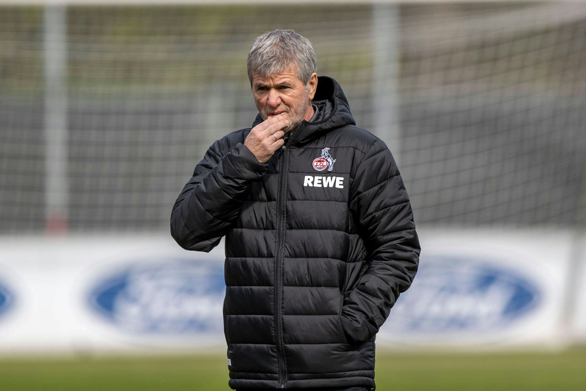 13.04.2021 , Köln Koeln , Friedhelm Funkel neuer Trainer des Bundesligisten 1. FC Köln nach der Entlassung von Thomas Gisdol. Friedhelm funkel leitet sein erstes Training am Geisbockheim an der Franz-Kremer-Allee 1-3. *** 13 04 2021 , Köln Koeln , Friedhelm Funkel new coach of Bundesliga team 1 FC Köln following the sacking of Thomas Gisdol Friedhelm funkel conducts his first training session at the Geisbockheim on Franz Kremer Allee 1 3