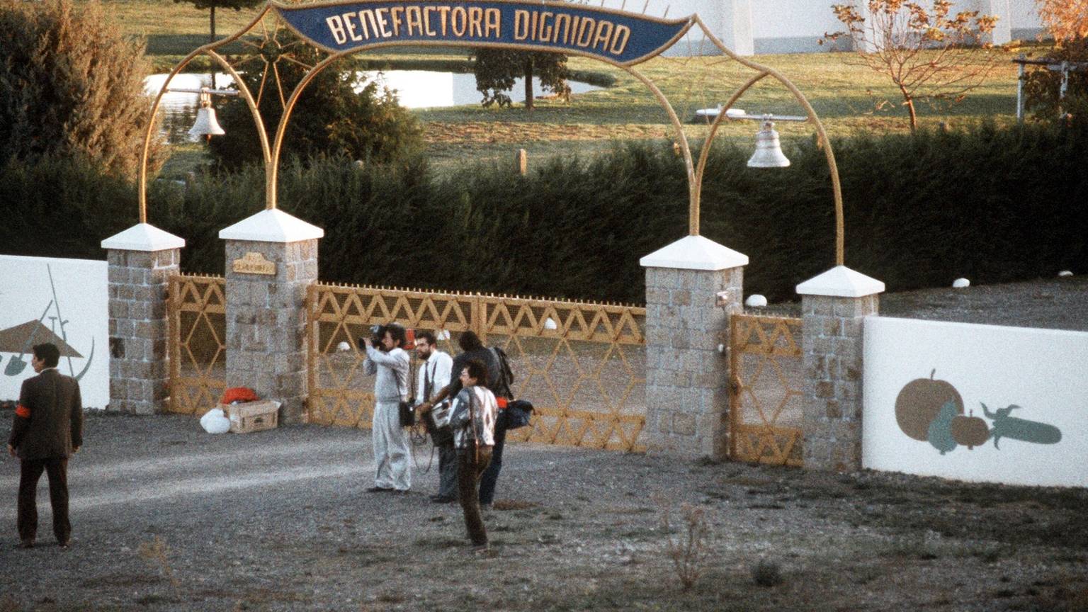Das Haupttor der Siedlung der deutschen Sekte "Colonia Dignidad" in Parral knapp 400 Kilometer südlich von Santiago in Chile (Archivbild von 1988).