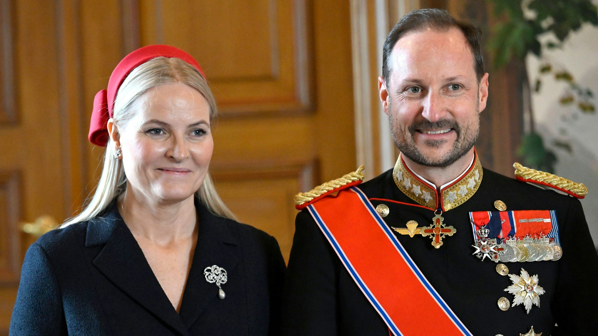 Kronprinz Haakon und Kronprinzessin Mette-Marit beim offiziellen Empfang im Königspalast in Oslo mit König Philippe und Königin Mathilde von Belgien.