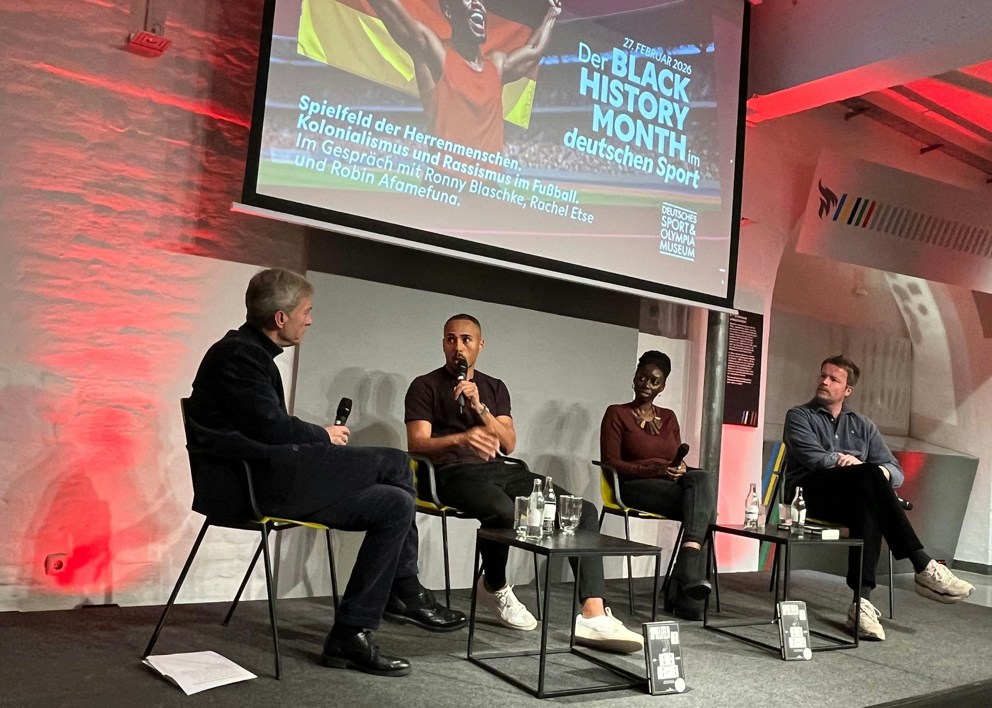 „Das ist purer Rassismus“- Robin Afamefuna beim Black History Month im Sportmuseum