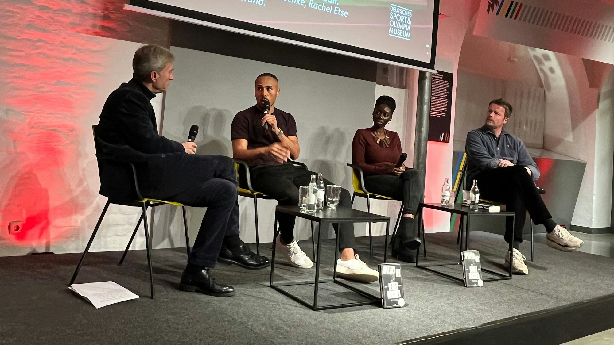 „Das ist purer Rassismus“- Robin Afamefuna beim Black History Month im Sportmuseum