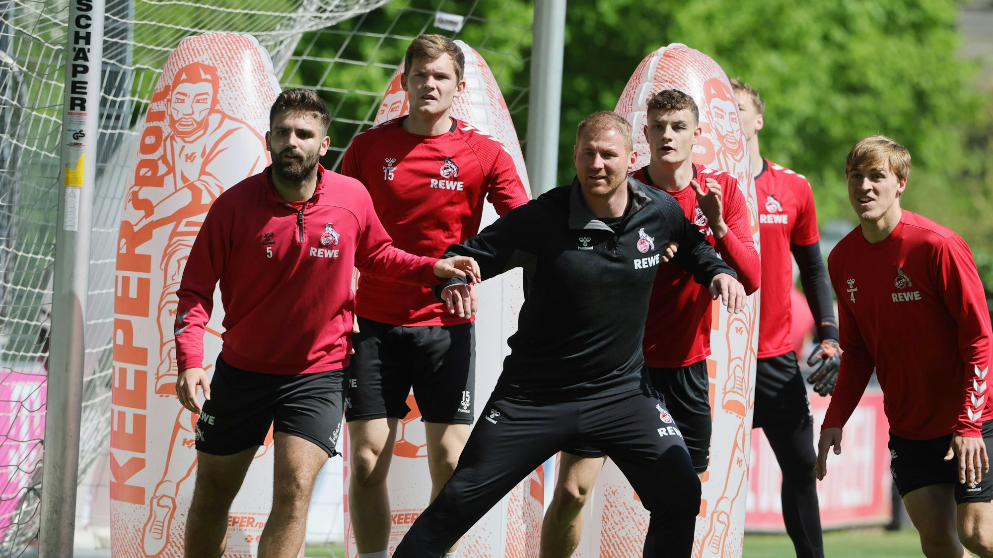 Lukas Sinkiewicz mischt in seiner Zeit als Hospitant beim 1. FC Köln im Training mit.