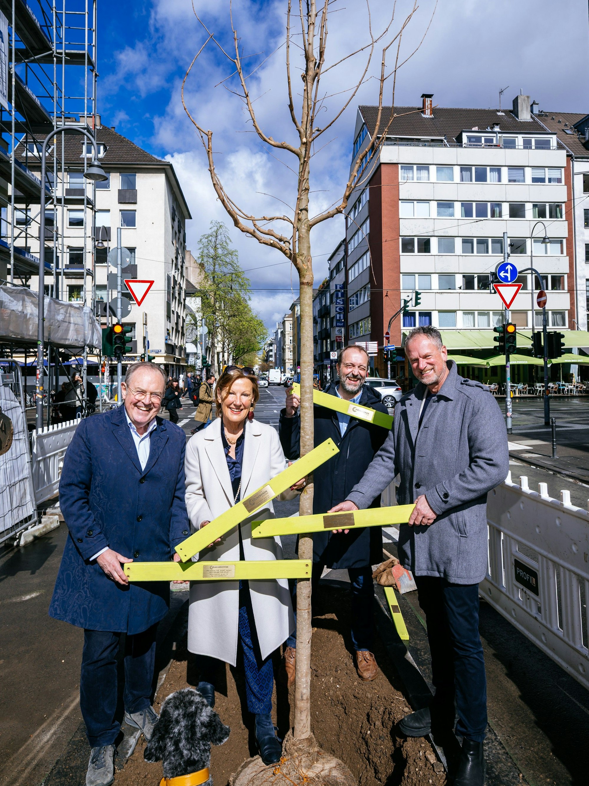 Anton Bausinger (Inhaber des Bauunternehmens Friedrich Wassermann), Beatrice Bülter (Vorstand der Kölner Grün Stiftung), Markus Becker (Brauerei Reissdorf) und Gerhard Stricker (Amt für Grün und Landschaftspflege).