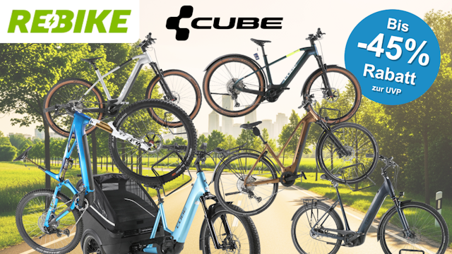 Mehrere refurbished Cube E-Bikes verschiedener Typen – Trekkingbike, Citybike, E-Lastenrad und E-Montainbike – vor grünem Parkpanorama mit Landstraße, mit Rebike- und Cube-Logo sowie dem Hinweis „Bis -45 % Rabatt zur UVP"