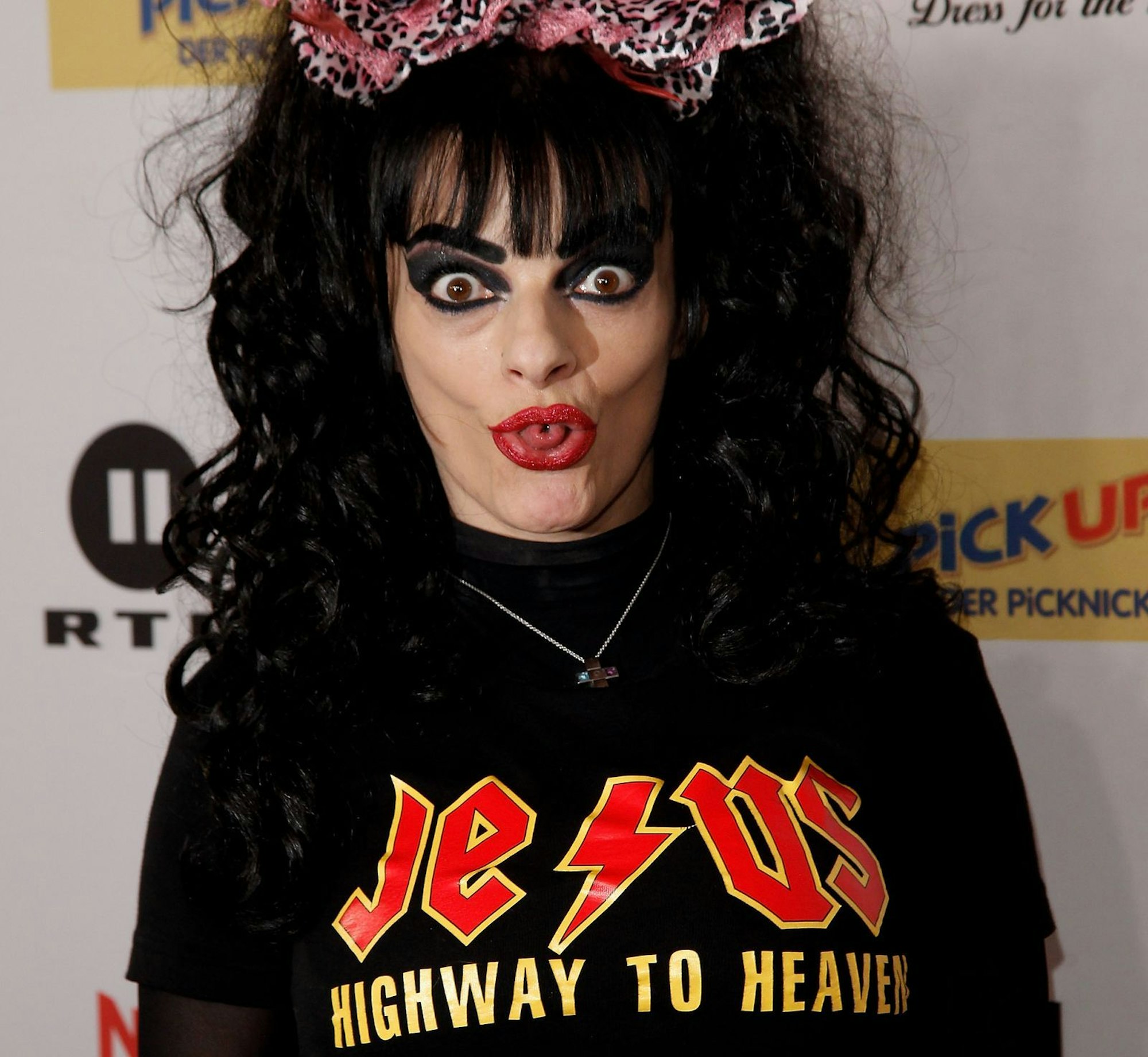Auch so kann Subversion funktionieren: Mit dem Titel ihrer neuen Platte stellt Nina Hagen einen Klassiker der Hard-Rock-Band AC/DC auf den Kopf. (Bild: 2010 Getty Images/Sean Gallup)
