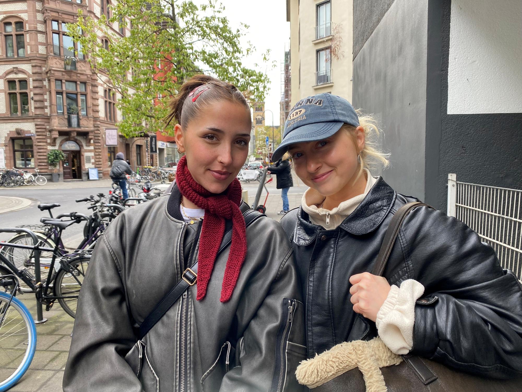 Hannah Mertens, 24 (l.), und Franziska Gissel, 26, könnten stundenlang über ihre Erlebnisse berichten.