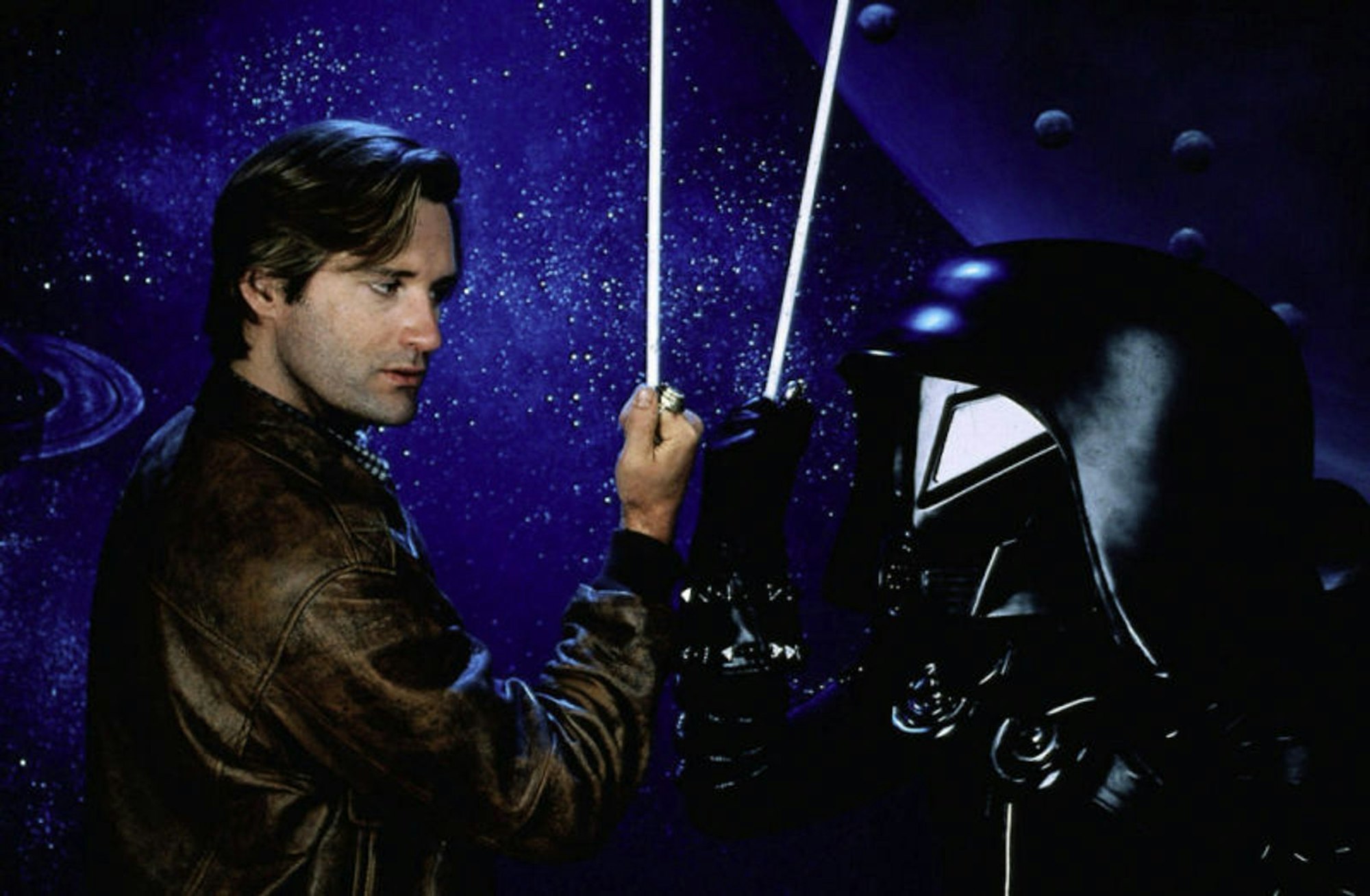 Er legt sich (nicht nur) mit Lord Helmchen an, um Prinzessin Vespa zu retten: Weltraumheld Lone Starr (Bill Pullman, links). (Bild: © MGM - Metro-Goldwyn-Mayer)