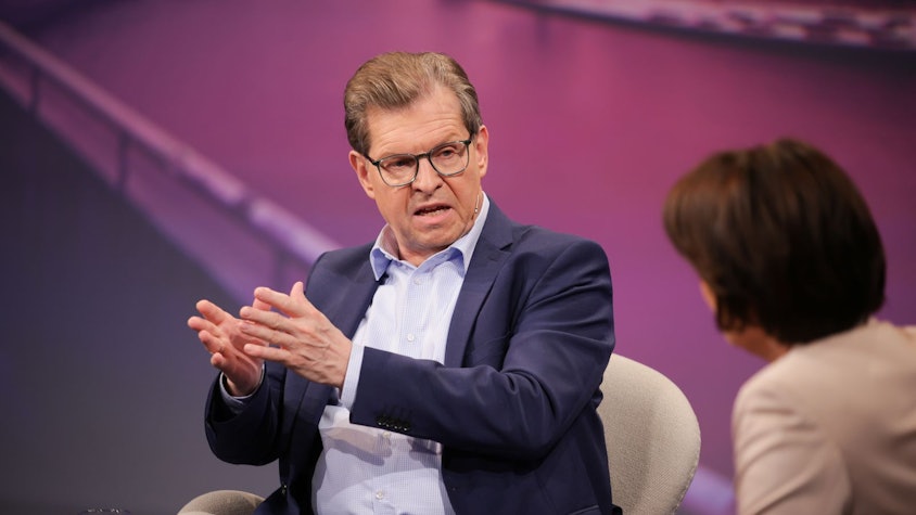 SPD-Bundestagsabgeordnete Ralf Stegner zeigte sich bei der Diskussion in „Maischberger“ selbstkritisch, aber auch angriffslustig. (Bild: WDR/Dirk Borm)