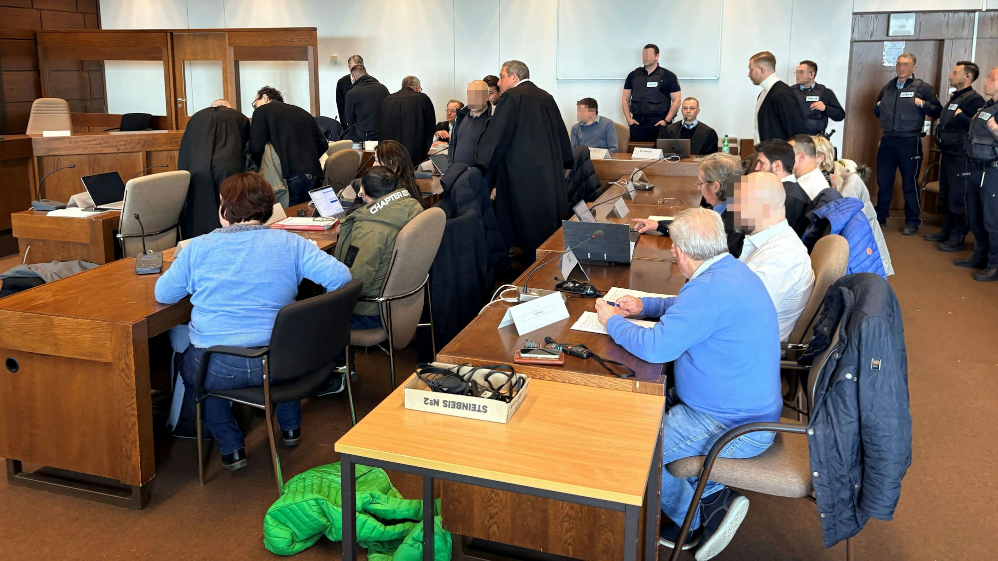 Sieben Angeklagte mussten sich im Prozess um 40 Tonnen Kokain vor dem Landgericht Köln verantworten.