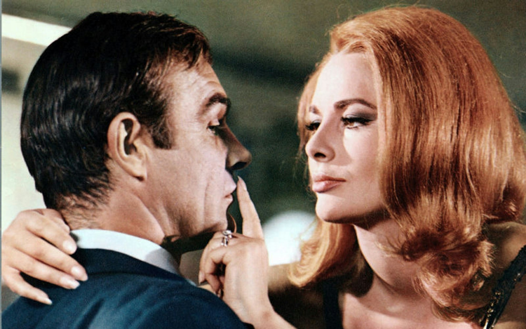 Nur weil Helga Brandt (Karin Dor) in „Man lebt nur zweimal“ (1967) James Bond (Sean Connery) nicht umzubringen schaffte, landete sie im Piranha-Becken. (Bild: MGM - Metro-Goldwyn-Mayer)