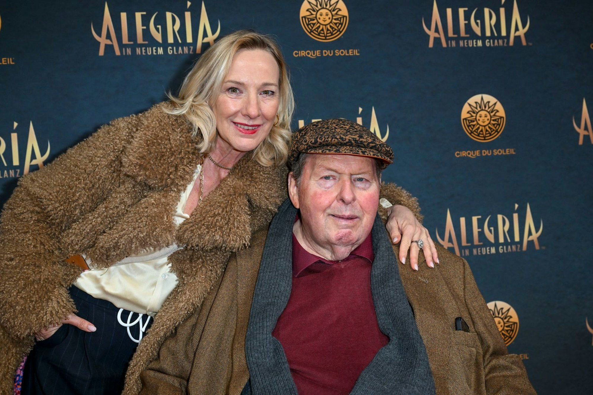 Ottfried Fischer mit seiner Ehefrau Simone Brandlmeier im Februar 2026. Seit der Heirat der beiden im Jahr 2020 hat Fischer 80 Kilogramm abgenommen. (Bild: 2026 Getty Images/Hannes Magerstaedt)