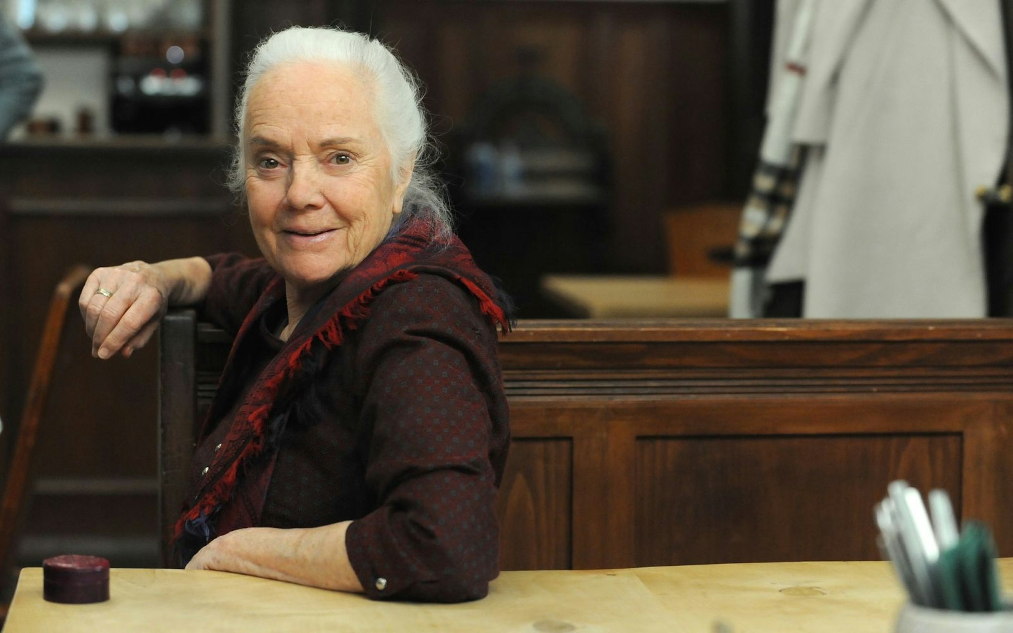 Ursula Erber war von Anfang an Teil des Casts von „Dahoam is Dahoam“. Nun verlässt die Schauspielerin die erfolgreiche BR-Serie. (Bild: BR/Marco Orlando Pichler)