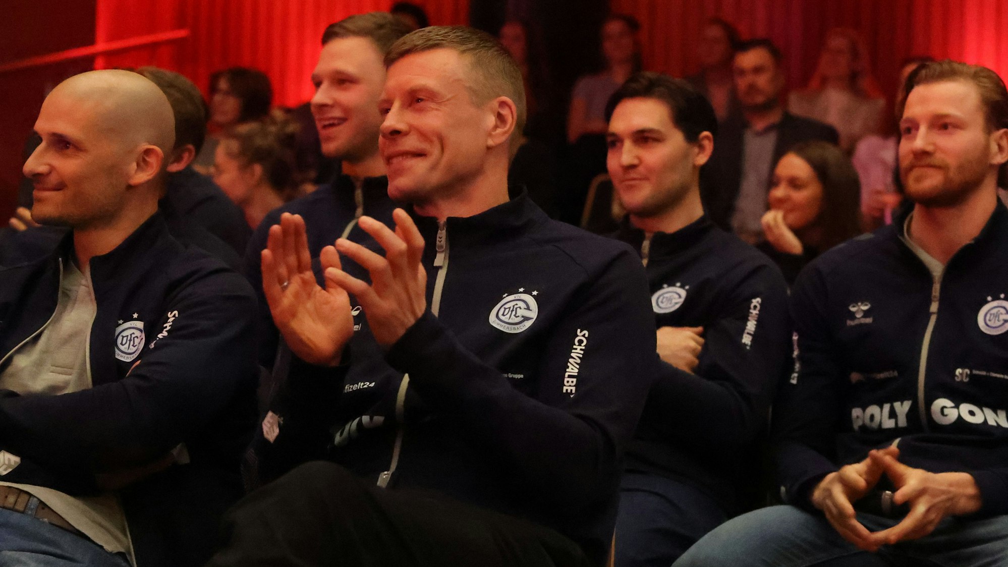 Lachende Gesichter bei den VfLern.