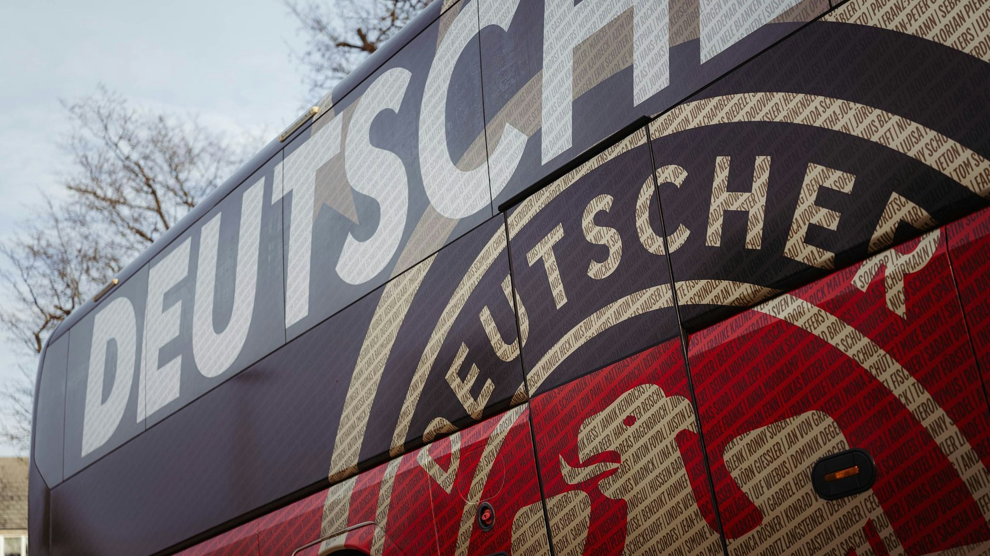 Nationalmannschaft - DFB-Bus mit neuem Design