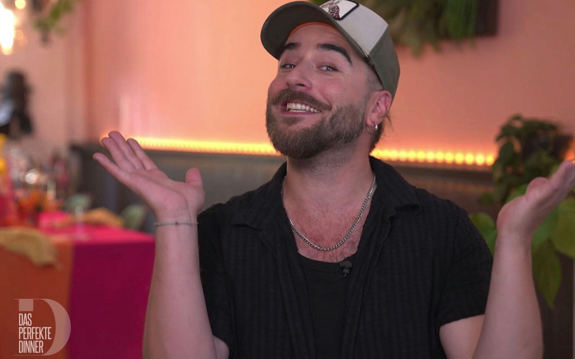 Kölsche Frohnatur: Eric ist Deko-Profi und Entertainer. (Bild: RTL)