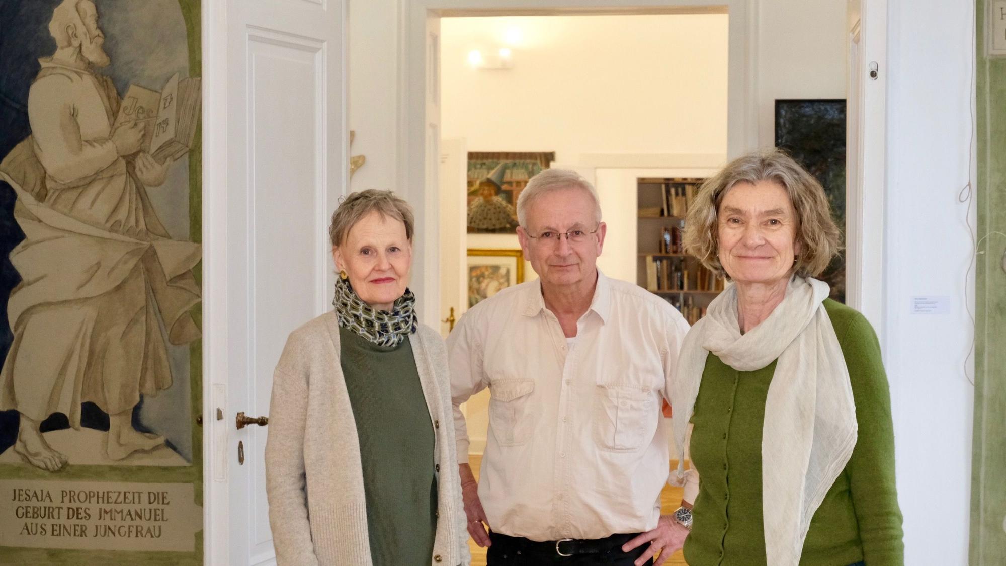 Die Stiftungsmitglieder Ulla Hulbert sowie Christian und Brigitte Kaldenhoff (v.l.) in den neuen Ausstellungsräumen an der Goebenstraße 3.