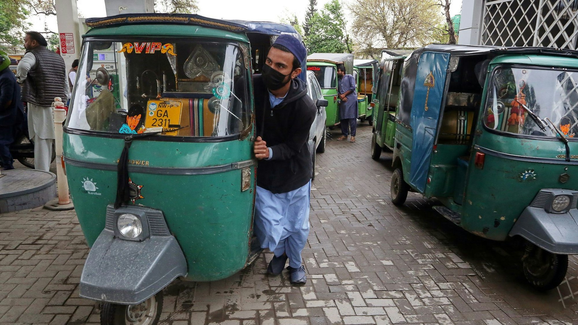 Iran-Krieg - Tankstelle in Pakistan