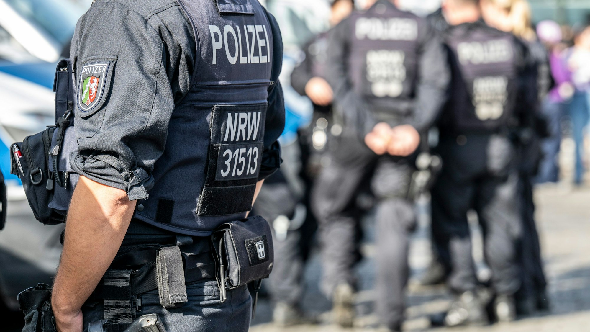 Die Polizei ist am Wochenende bei mehreren Demonstrationen in Köln im Einsatz. (Archivbild)