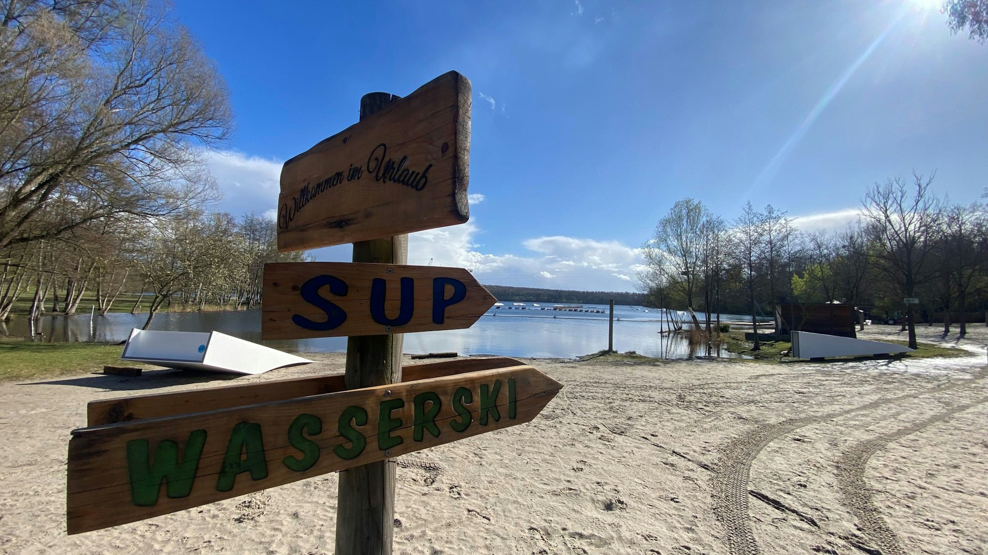 Zu sehen ist der Strand am Bleibtreusee.