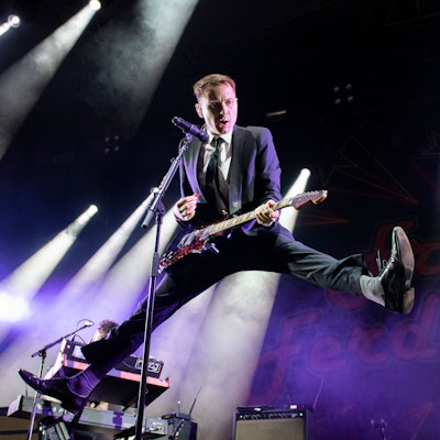 Die schottische Rockband "Franz Ferdinand" tritt mit Sänger Alex Kapranos auf dem Festival in Hradec Kralove auf. +++ dpa-Bildfunk +++