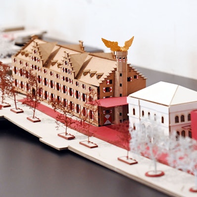 Architekturstudierende der Technischen Hochschule Köln zeigen im Zeughaus Ideen für dessen Zukunft.