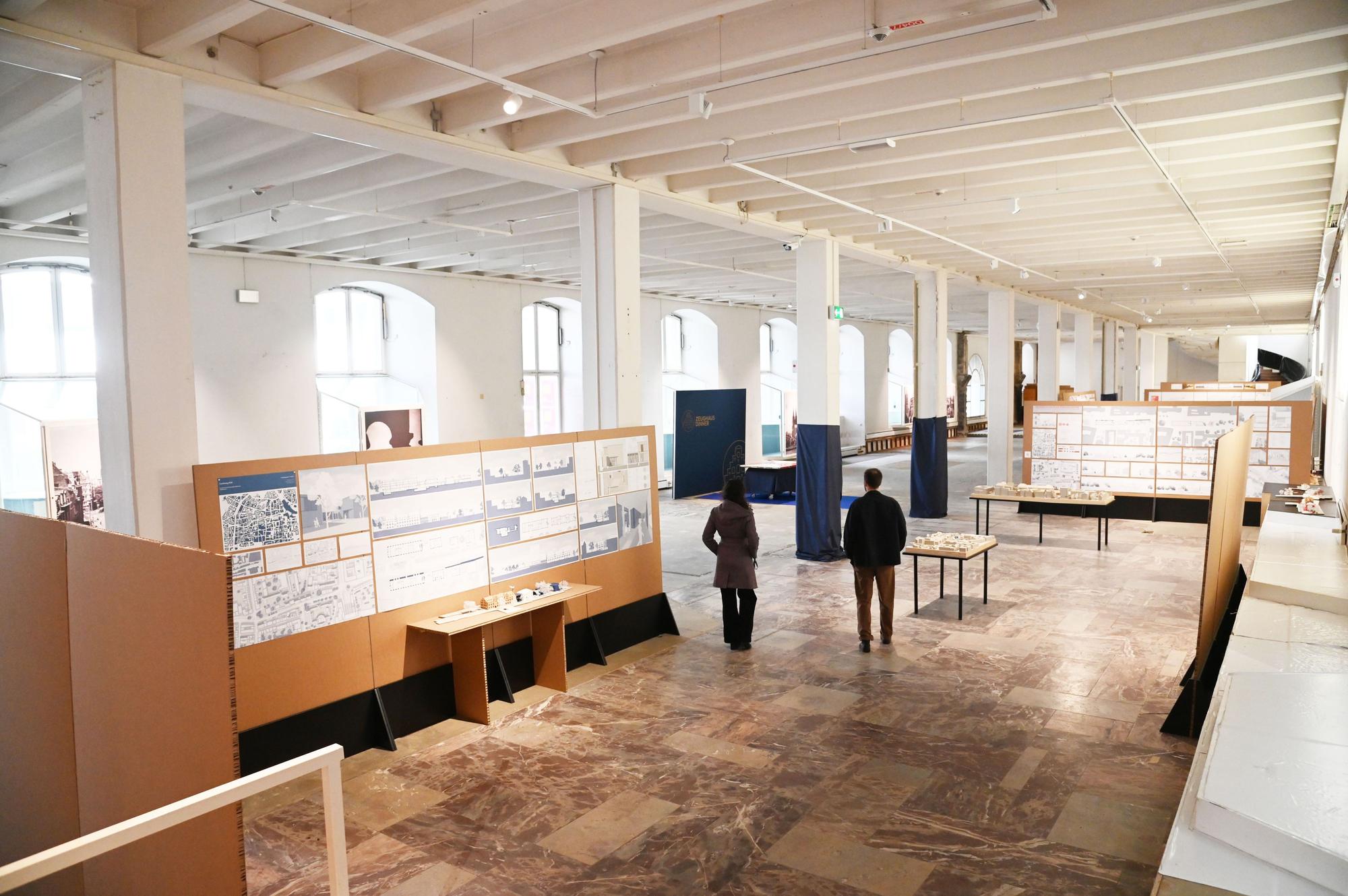 Die Ausstellung „Zukunft Zeughaus – Visionen für ein Kulturquartier in der Zeughausstraße“ ist an Wochenenden im Erdgeschoss des Zeughauses zu sehen.