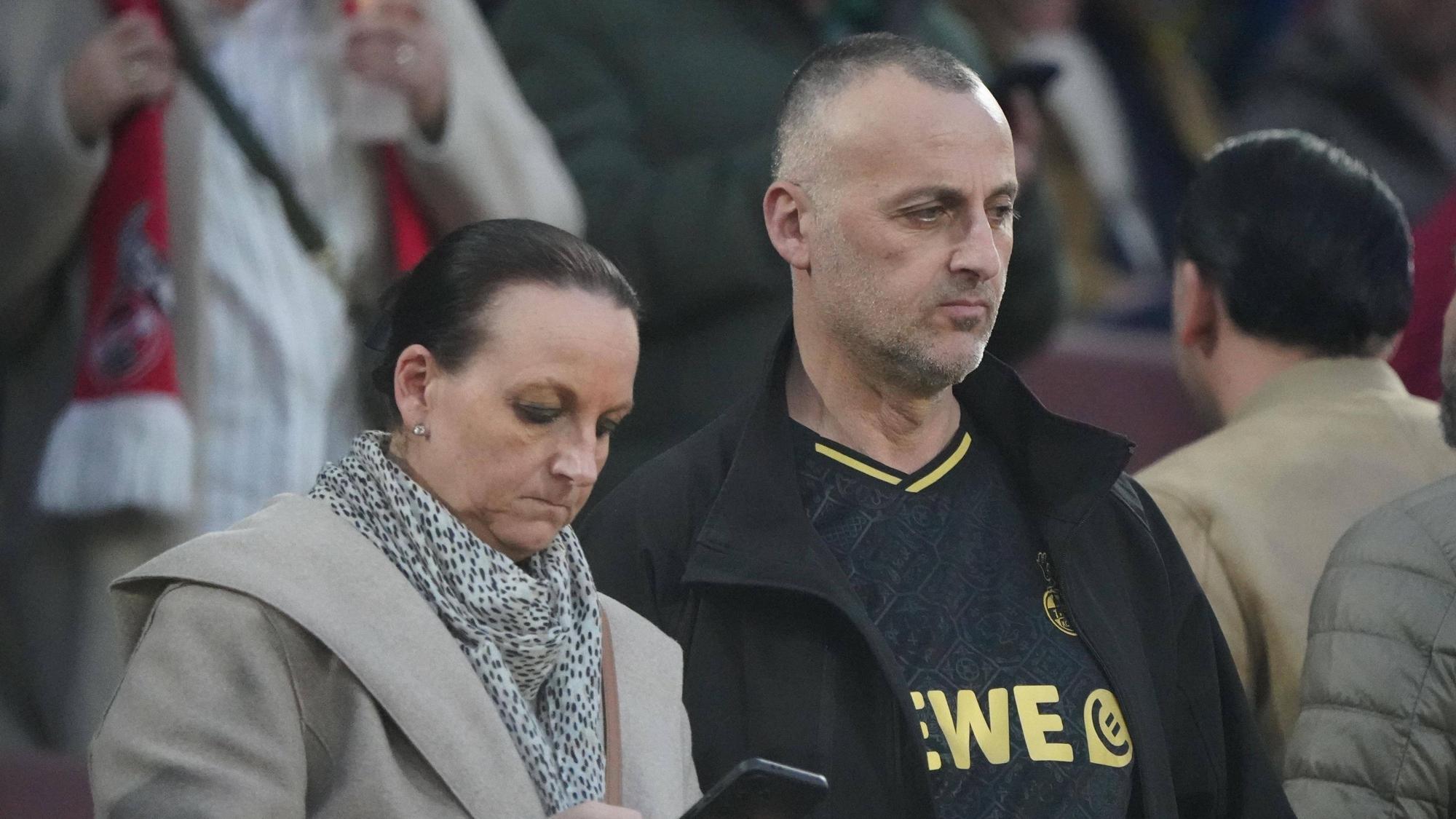 Sabrina und Mohammed, Eltern von FC-Star Said El Mala, verfolgen die Geschicke ihres Sohnes im Rhein-Energie-Stadion.