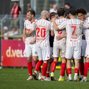 Fussball, Saison 2025/2026, Regionalliga West, 07.03.2026, 25. Spieltag, Herren, 1.FC Bocholt schwarz vs. Fortuna Koeln weiss /// v.l.: Georg Strauch Fortuna Koeln, Adrian Stanilewicz Fortuna Koeln, Enzo Wirtz Fortuna Koeln, Nico Thier Fortuna Koeln, Neo Joshua Telle Fortuna Koeln, Seymour Fuenger Fortuna Koeln, Lennart Winkler Torwart Fortuna Koeln, Bocholt Stadion am Huenting Nordrhein-Westfalen Deutschland *** Soccer, Season 2025 2026, Regionalliga West, 07 03 2026, 25 Matchday, Men, 1 FC Bocholt black vs Fortuna Koeln white v l Georg Strauch Fortuna Koeln , Adrian Stanilewicz Fortuna Koeln , Enzo Wirtz Fortuna Koeln , Nico Thier Fortuna Koeln , Neo Joshua Telle Fortuna Koeln , Seymour Fuenger Fortuna Koeln , Lennart Winkler Goalkeeper Fortuna Koeln , Bocholt Stadion am Huenting Nordrhein Westfalen Germany 260307_fb_1fc-bocholt_fortuna-koeln_50146