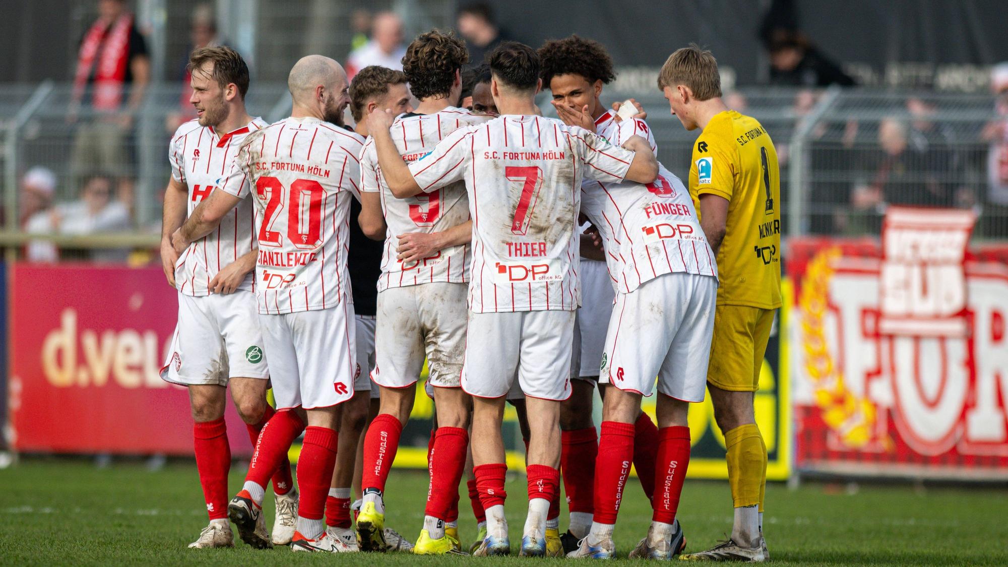 Fussball, Saison 2025/2026, Regionalliga West, 07.03.2026, 25. Spieltag, Herren, 1.FC Bocholt schwarz vs. Fortuna Koeln weiss /// v.l.: Georg Strauch Fortuna Koeln, Adrian Stanilewicz Fortuna Koeln, Enzo Wirtz Fortuna Koeln, Nico Thier Fortuna Koeln, Neo Joshua Telle Fortuna Koeln, Seymour Fuenger Fortuna Koeln, Lennart Winkler Torwart Fortuna Koeln, Bocholt Stadion am Huenting Nordrhein-Westfalen Deutschland *** Soccer, Season 2025 2026, Regionalliga West, 07 03 2026, 25 Matchday, Men, 1 FC Bocholt black vs Fortuna Koeln white v l Georg Strauch Fortuna Koeln , Adrian Stanilewicz Fortuna Koeln , Enzo Wirtz Fortuna Koeln , Nico Thier Fortuna Koeln , Neo Joshua Telle Fortuna Koeln , Seymour Fuenger Fortuna Koeln , Lennart Winkler Goalkeeper Fortuna Koeln , Bocholt Stadion am Huenting Nordrhein Westfalen Germany 260307_fb_1fc-bocholt_fortuna-koeln_50146