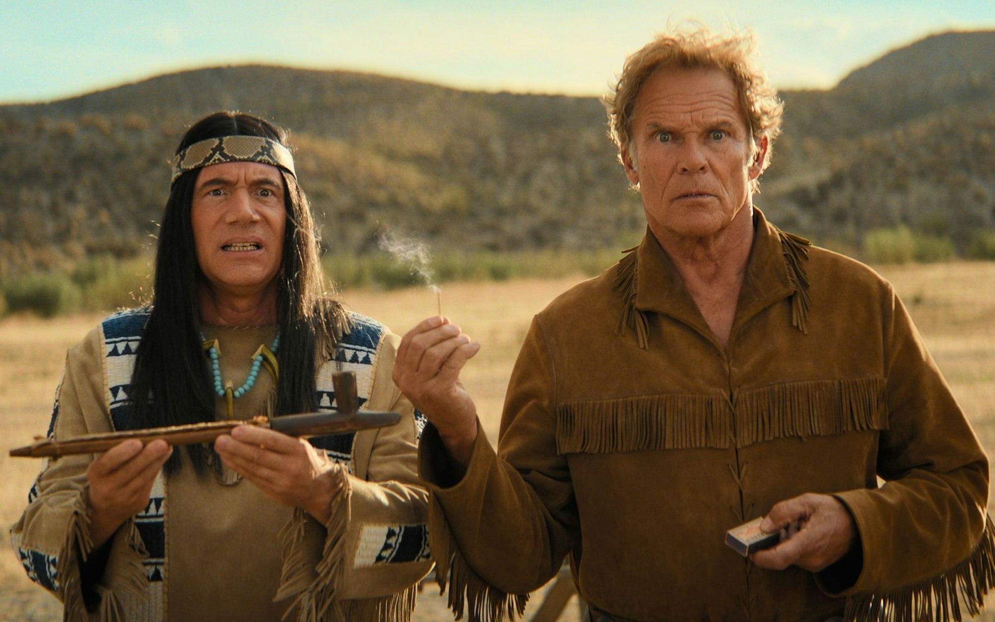 Abahachi (Michael Bully Herbig, links) und Ranger (Christian Tramitz) geraten mal wieder in Schwierigkeiten. (Bild: RTL / herbX film / Luis Zeno Kuhn)