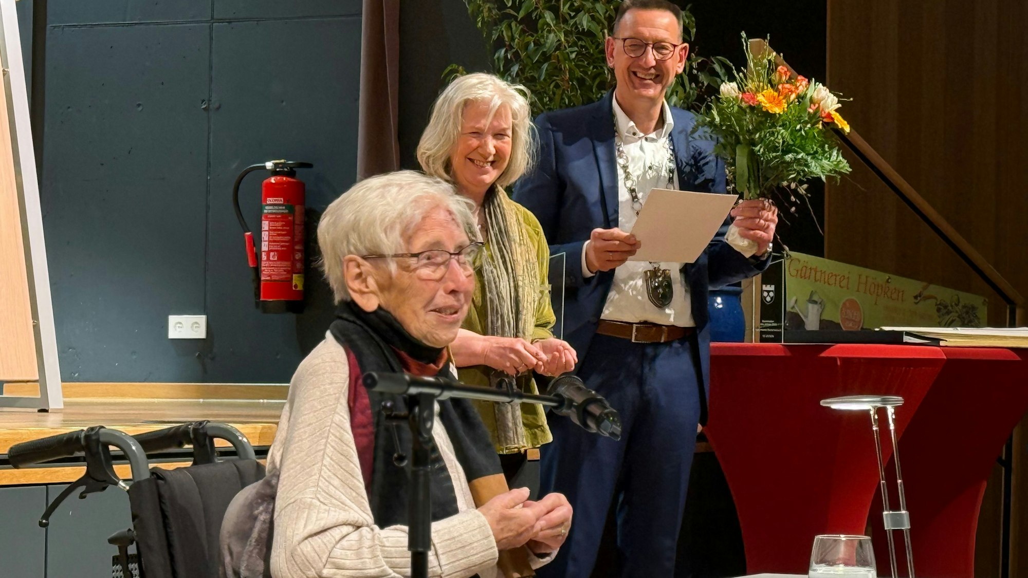 Marie-Luise Mettlach mit Ursula Schrage und Dirk Runge