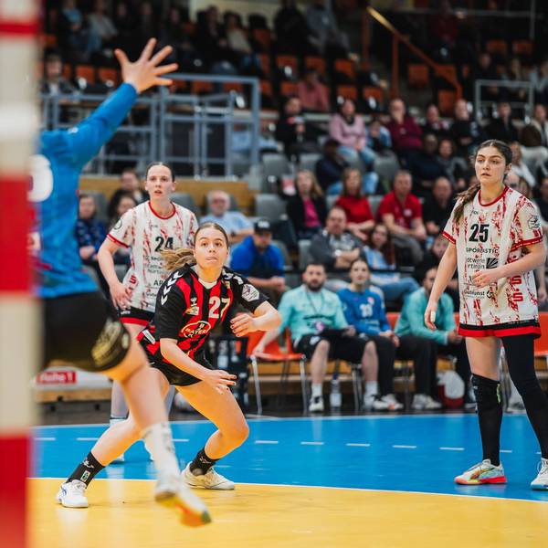 Luise Gruber TSV Bayer 04 Leverkusen, 27 mit einem Tor, Annika Distel TG Nuettingen, 25 TSV Bayer 04 Leverkusen vs. TG Nuertingen, Handball, 2.Handball-Bundesliga, 22.Spieltag, Saison 2025/26, 29.03.2026, TSV Bayer 04 Leverkusen vs. TG Nuertingen, Handball, 2.HBL, 22.Spieltag, Saison 2025/26, 29.03.2026 Leverkusen *** Luise Gruber TSV Bayer 04 Leverkusen, 27 with one goal, Annika Distel TG Nuettingen, 25 TSV Bayer 04 Leverkusen vs TG Nuertingen, Handball, 2 Handball Bundesliga, 22 Matchday, Season 2025 26, 29 03 2026, TSV Bayer 04 Leverkusen vs TG Nuertingen, Handball, 2 HBL, 22 Matchday, Season 2025 26, 29 03 2026 Leverkusen Copyright: xEibner-Pressefoto/LukasxBaldygax EP_LBA