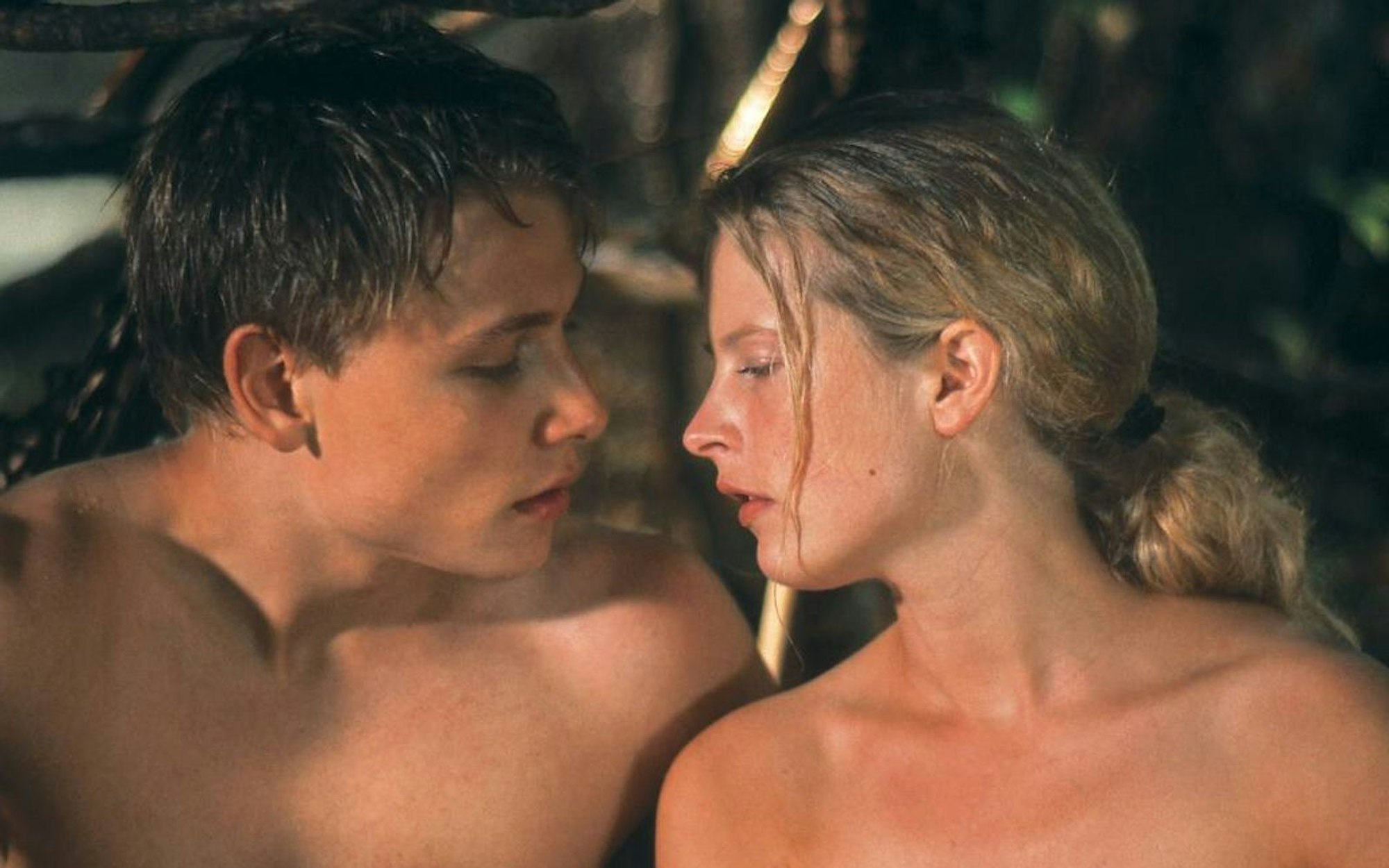 Max Riemelt spielt den Schüler Flin, der sich in Inken verliebt. (Bild: IMAGO / United Archives)